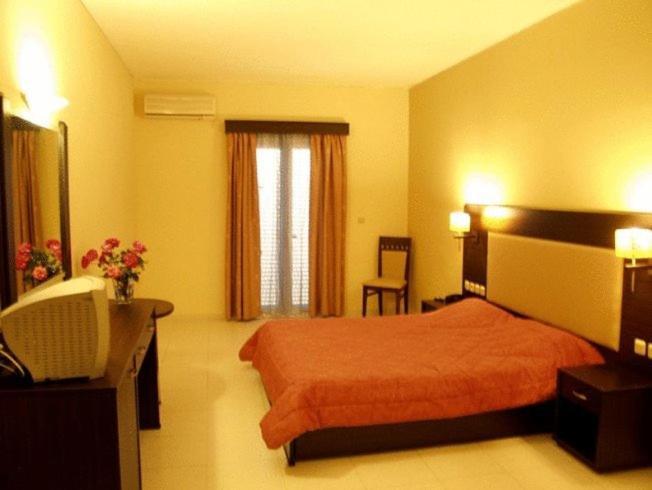 Hotel Denny'S Inn Alimos Esterno foto
